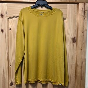 XXL Men's REI Activewear Long Sleeve Base layer Shirt Like New
